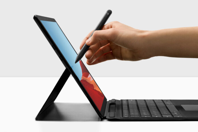 Gewinne ein Microsoft Surface Pro X im Wert von 2'000 Franken