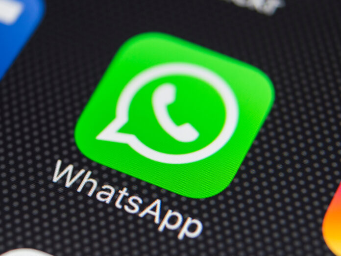 Betrüger verbreiten derzeit über WhatsApp eine Schadsoftware.