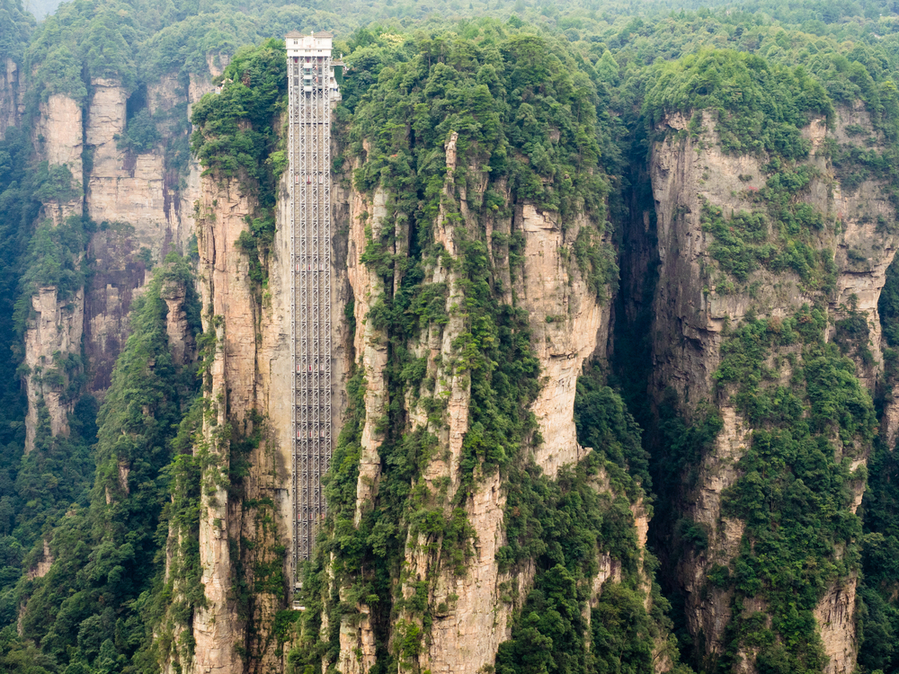 Der Bailong-Aufzug hat es ins "Guinness-Buch der Rekorde" geschafft.