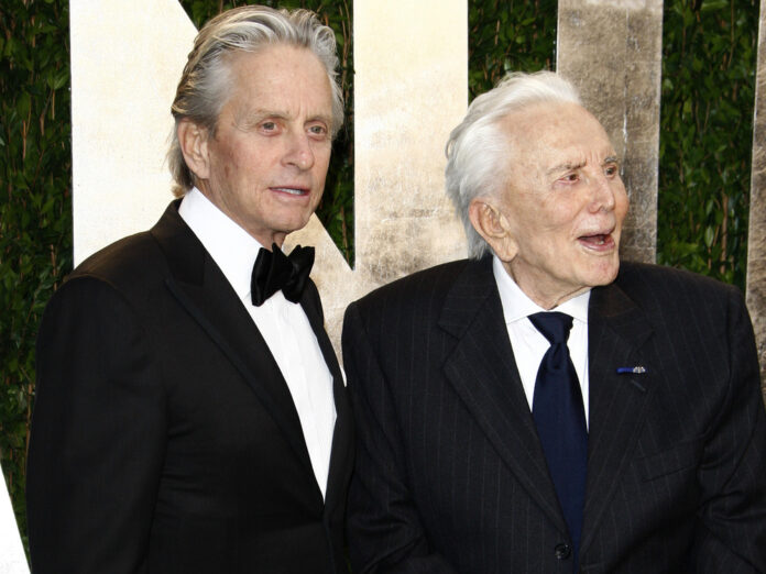Michael und Kirk Douglas auf einer Oscar-Party im Jahr 2012.
