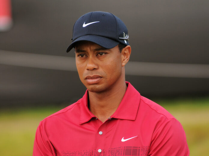 Tiger Woods musste mit hydraulischen Rettungsscheren aus dem Autowrack befreit werden.