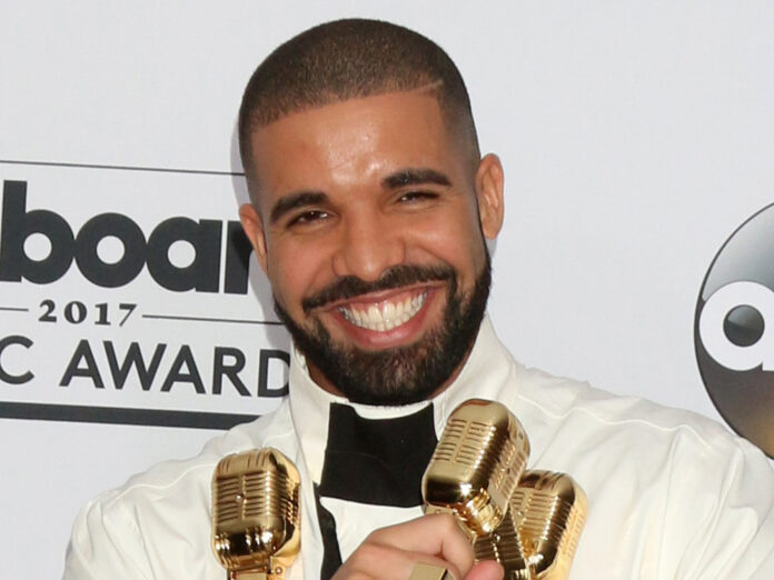 Rapper Drake kann sich über seinen einzigartigen Charterfolg freuen.