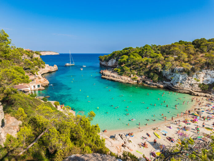 Der Strand Cala Llombards auf der Insel Mallorca.