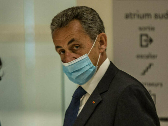 Nicolas Sarkozy während ihm im Pariser Justizpalast der Prozess gemacht wurde.