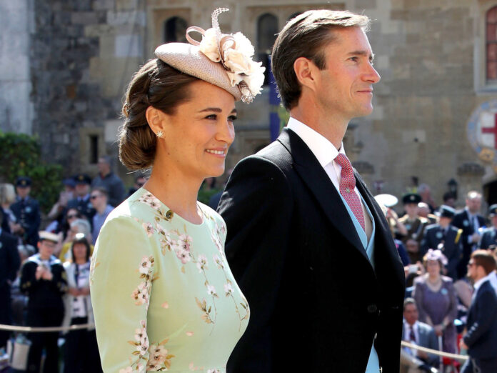 Pippa Middleton und ihr Ehemann James Matthews auf der Hochzeit von Prinz Harry und Herzogin Meghan 2018.