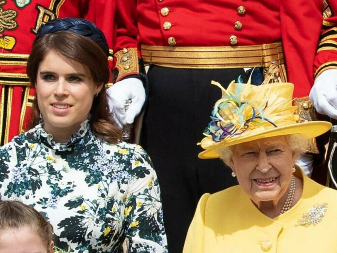 Prinzessin Eugenie ist die Enkeltochter von Queen Elizabeth II. (re.).