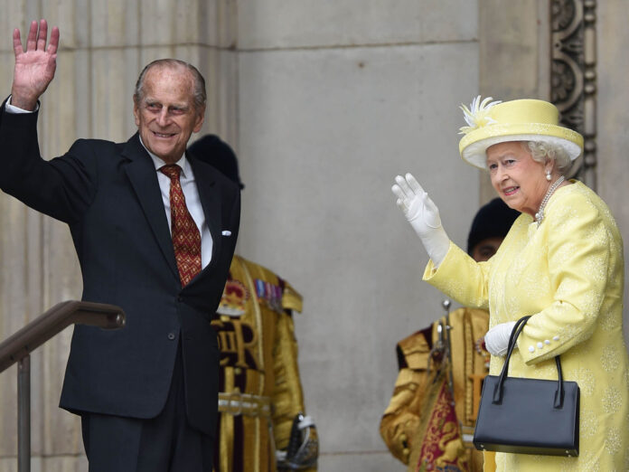 Die Queen und Prinz Philip bei einem Auftritt 2016.