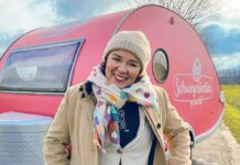 Vera Int-Veen will 2021 erneut Single-Männern zum Liebesglück verhelfen - und besucht sie mit ihrem kleinen pinkfarbenen Wohnwagen.
