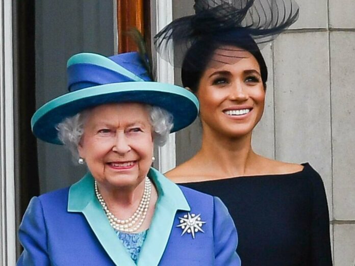 Queen Elizabeth II. und Herzogin Meghan bei einem gemeinsamen Termin im Sommer 2018