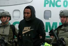 Der ehemalige kolumbianische Fußballstar Jhon Viáfara bei seiner Verhaftung durch kolumbianische Spezialkräfte.