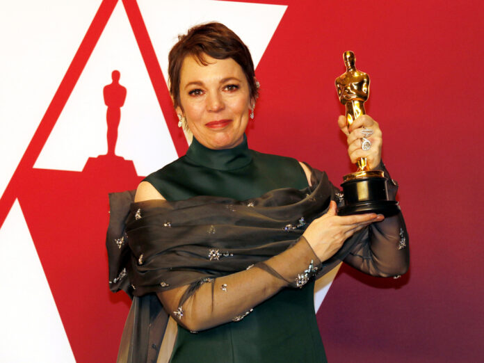 Olivia Colman mit ihrem Oscar für 