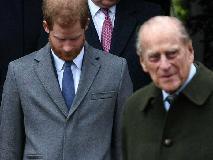 Prinz Harry und Prinz Philip (r.) im Jahr 2017