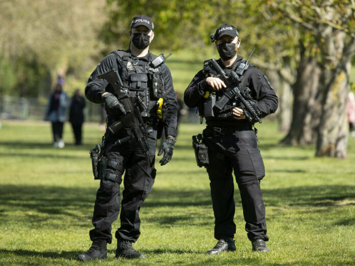 Bewaffnete Polizisten in Windsor