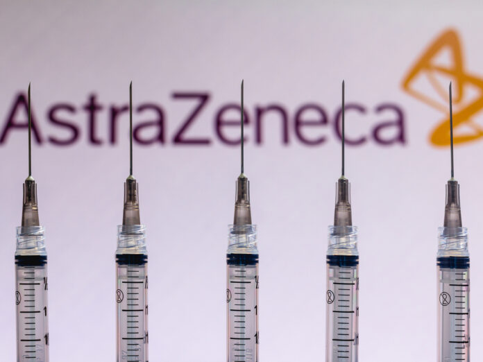Bundesgesundheitsminister Jens Spahn strebt eine sofortige Freigabe des Corona-Impfstoffs von AstraZeneca für alle Impfwilligen an