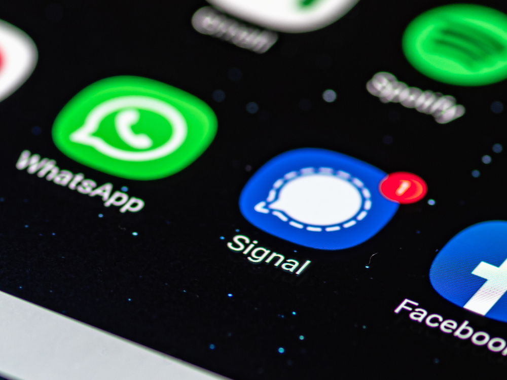 Immer mehr Nutzer wandern zum Messenger Signal ab.