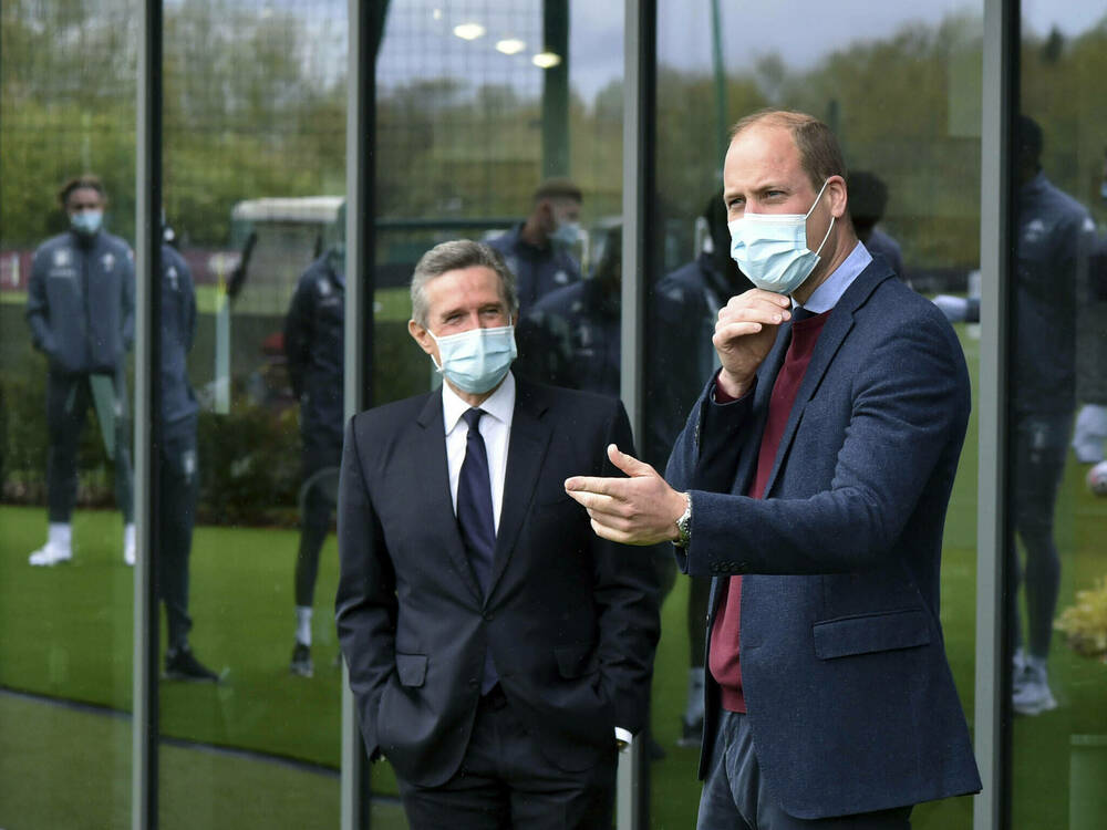 Prinz William besucht ein neues Trainingszentrum von Aston Villa
