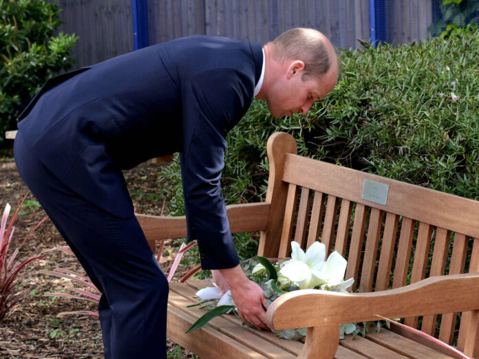 Prinz William legte einen Blumenkranz nieder.