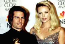Tom Cruise mit seinem Golden Globe Award und Kollegin Charlize Theron bei der Preisverleihung im Januar 2000.