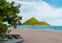 Die sogenannte "Zuckerhutinsel" in der Karibik kann man mieten.