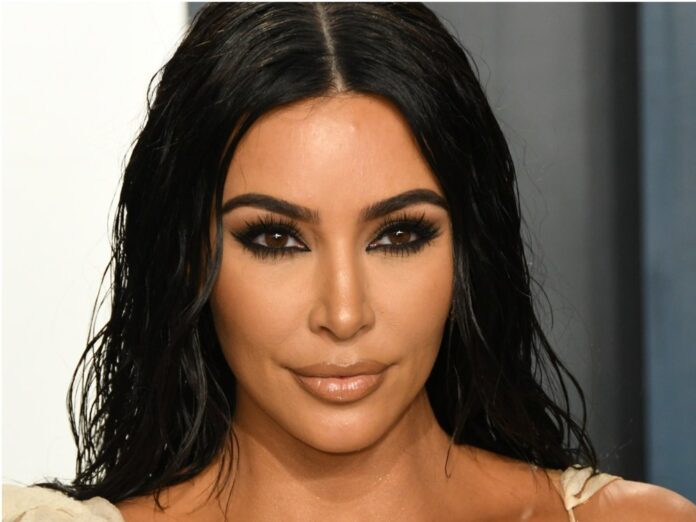 Kim Kardashian auf einer Oscar Party 2020.