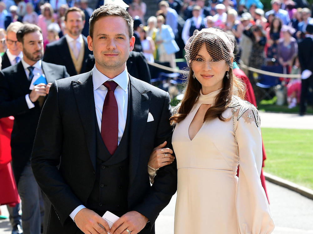Patrick J. Adams und Troian Bellisario auf der Hochzeit seiner ehemaligen "Suits"-Kollegin Herzogin Meghan mit Prinz Harry.