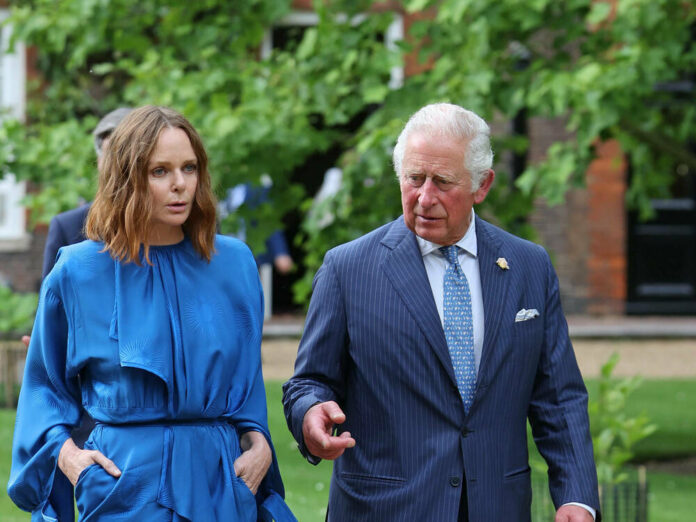 Prinz Charles mit Stella McCartney beim gestrigen Treffen.