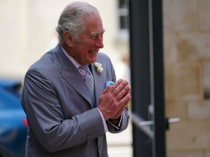 Prinz Charles bestens gelaunt bei seinem Besuch in Oxford