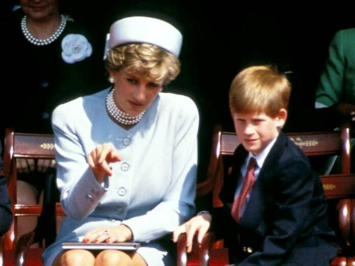 Der kleine Prinz Harry an der Seite seiner Mutter Diana im Jahr 1995.