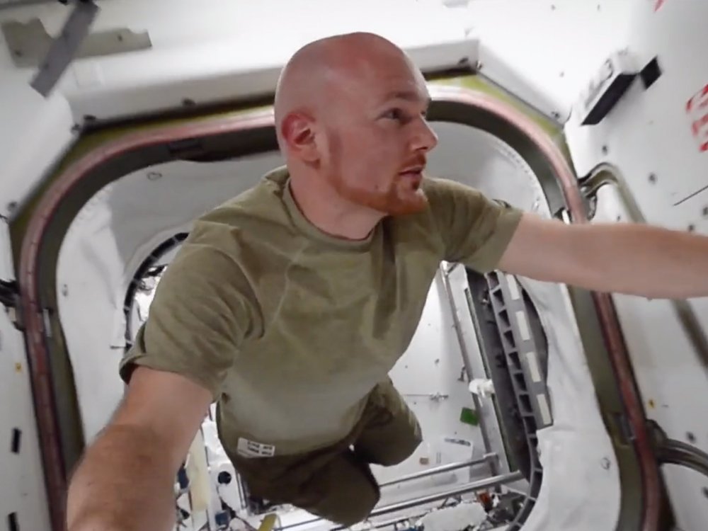 Astronaut Alexander Gerst führt im Dokumentarfilm "Wer wir waren" durch die ISS.