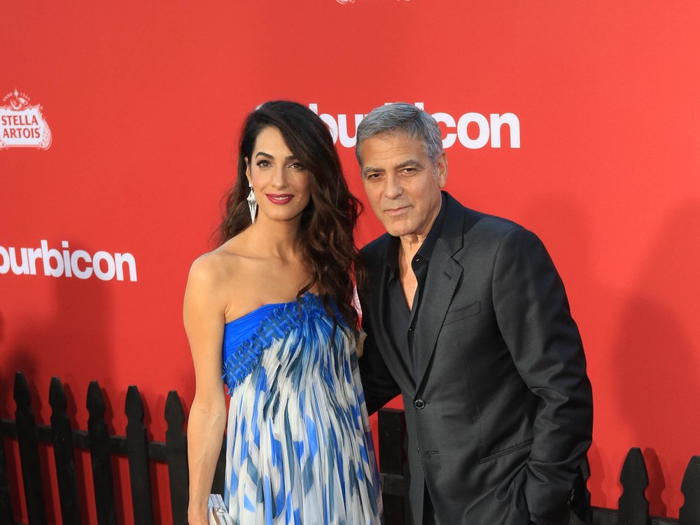 Die Babygerüchte um Amal und George Clooney sind falsch.
