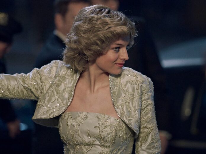 Emma Corrin als Prinzessin Diana in der vierten Staffel von 