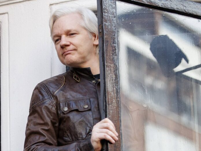Julian Assange im Jahr 2017 in der ecuadorianischen Botschaft in London.