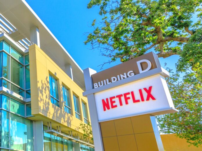 Ein Gebäude des Netflix-Hauptquartiers in Los Gatos Kalifornien.