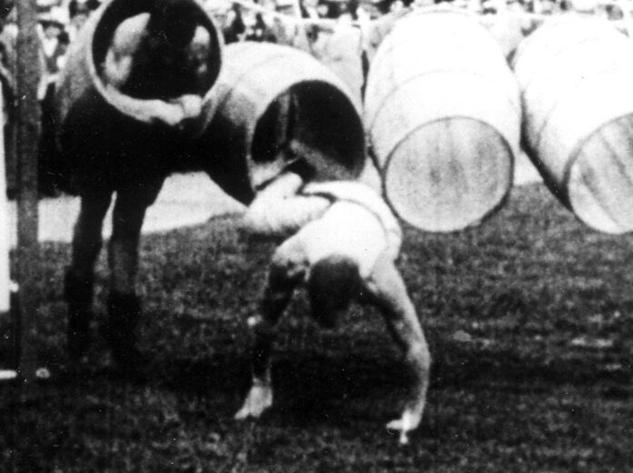 Tonnenspringen war zu Beginn des 20. Jahrhunderts eine olympische Disziplin.