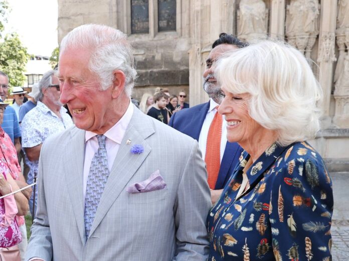 Prinz Charles und Herzogin Camilla im Gespräch mit den Bürgern