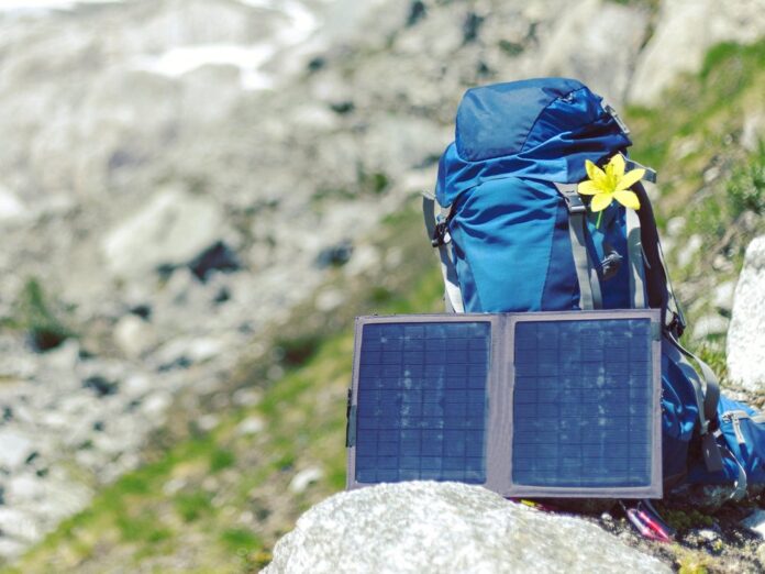 Fernab von der Steckdosen-Zivilisation sind tragbare Solarpanels praktisch.