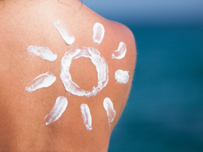 Sonnenallergie - was es mit den unangenehmen Hautreaktionen auf sich hat und was man dagegen tun kann.