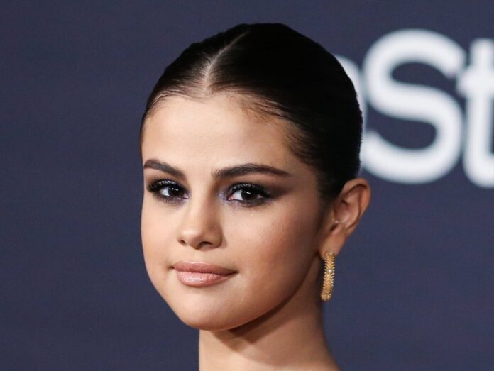 Selena Gomez blickt auf ihre frühe Karriere zurück.