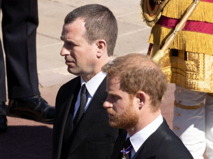 Peter Phillips (l.) neben Prinz Harry auf der Beerdigung von Prinz Philip
