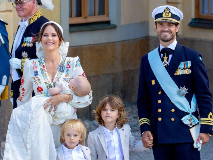 Prinz Carl Philip und Prinzessin Sofia von Schweden mit Prinz Julian