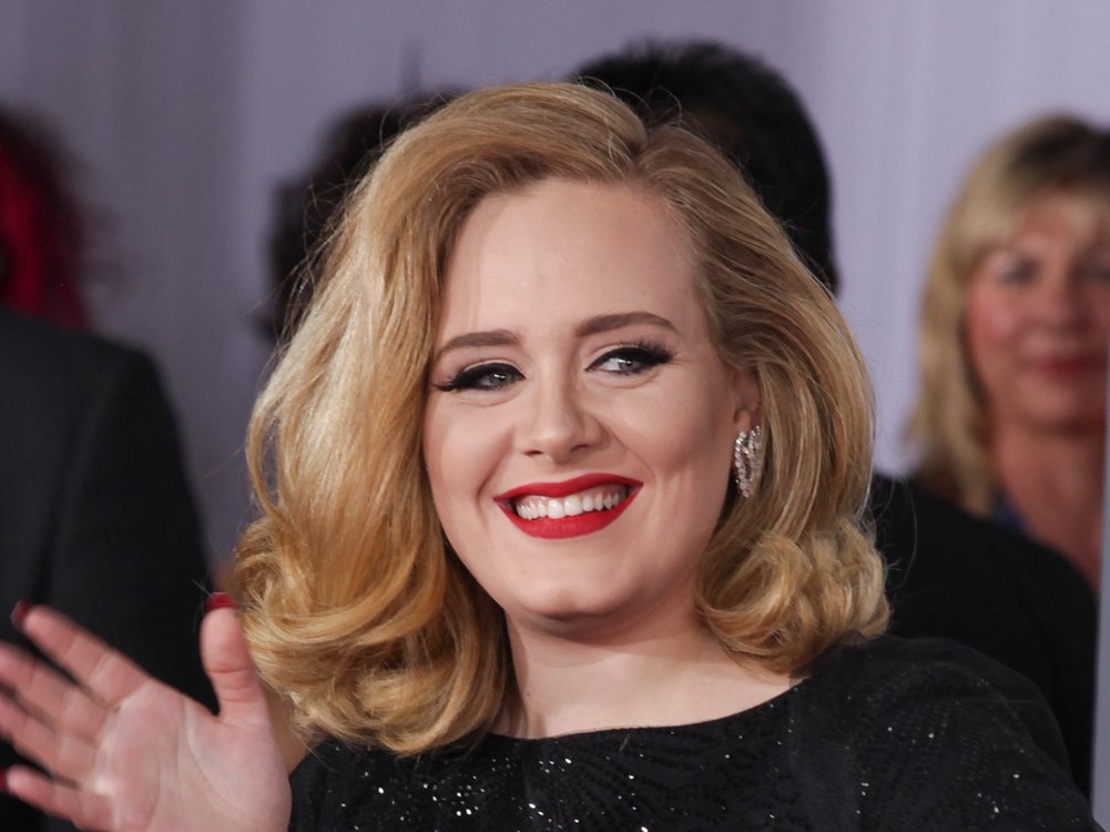 Adele ist wohl wieder offiziell vergeben.