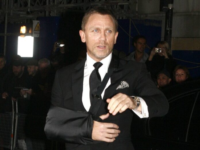 Daniel Craig alias 007 im Jahr 2008 mit Schlinge um den Arm.