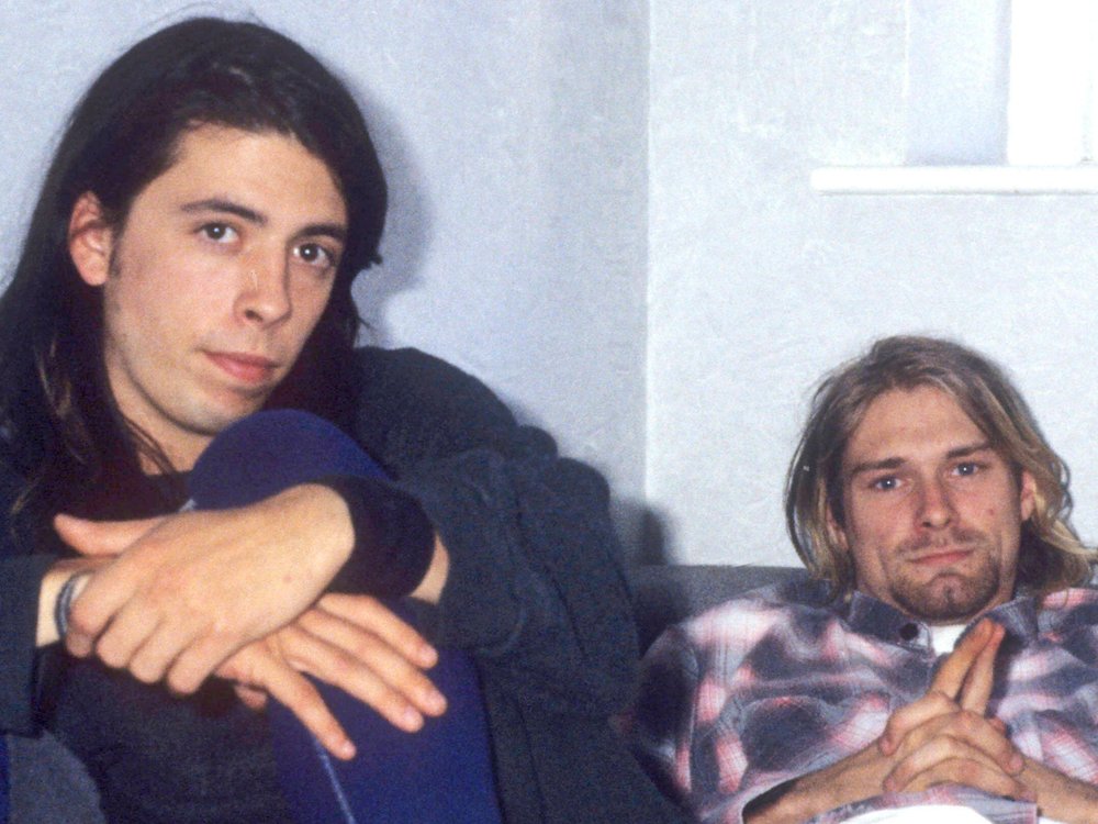 Die Musiker Dave Grohl (l.) und Kurt Cobain bei einem Interview zum Europa-Release des Nirvana-Albums "Nevermind" im Jahr 1991 in London.