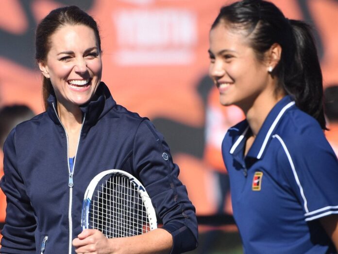 Herzogin Kate hat ein Tennis-Match mit US-Open-Gewinnerin Emma Raducanu gespielt.