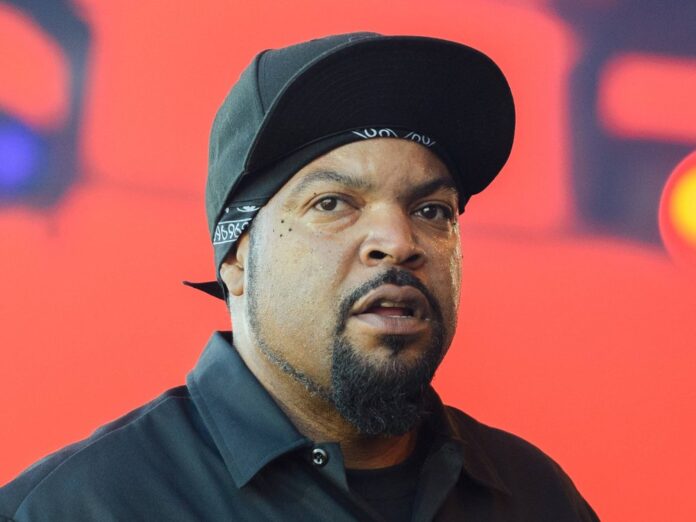 Ice Cube verabschiedet sich auf Twitter von Anthony Johnson.