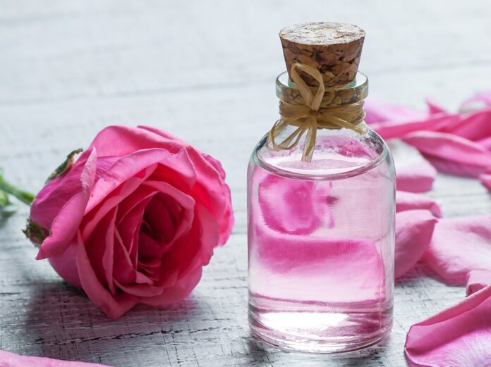 Rosenwasser gilt schon lange als Beauty-Wunder.