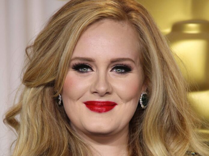 Nach sechs Jahren musikalischer Stille kehrt Adele zurück.