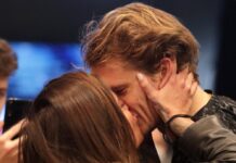 Sophia Thomalla und Alexander Zverev bei ihrem leidenschaftlichen Kuss in Wien.