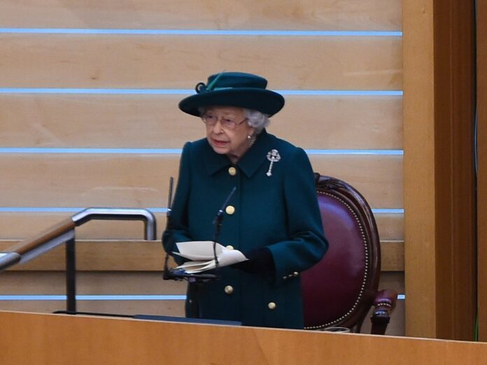 Queen Elizabeth II. während ihrer Rede vor dem schottischen Parlament.