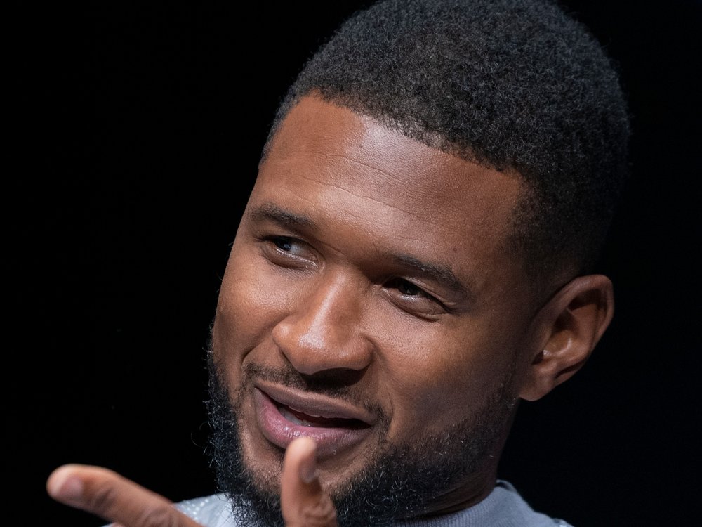 Usher hat das erste Foto seines neugeborenen Sohnes veröffentlicht.